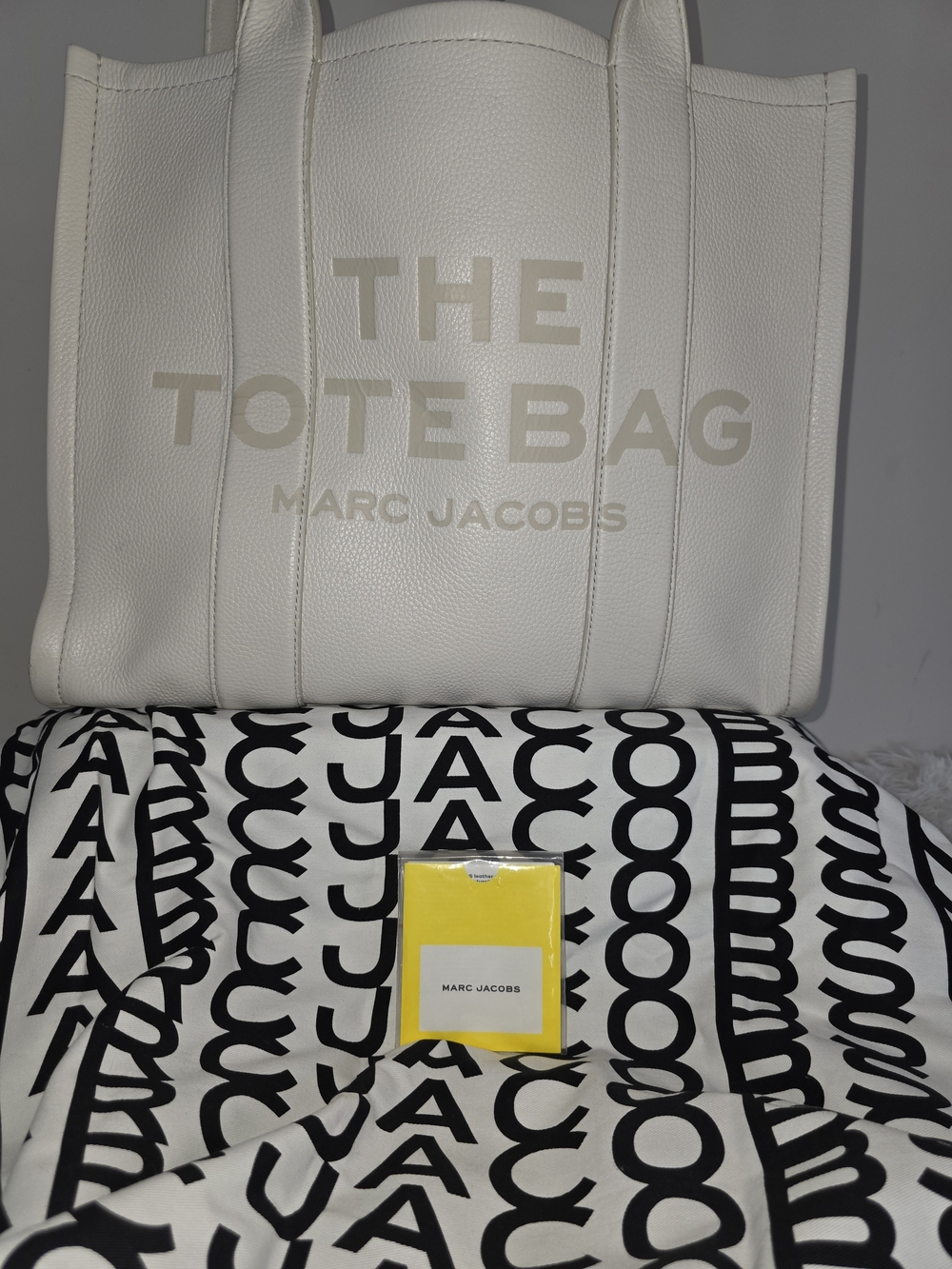 Marc Jacobs The Large Tote Bag in Off-White